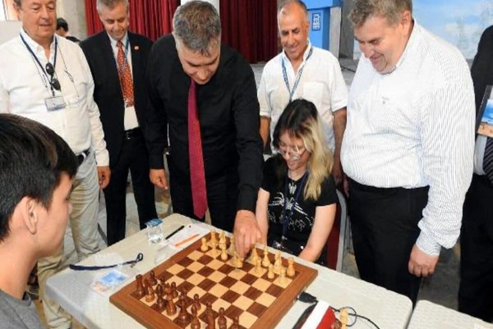 &Ccedil;eşme'de satran&ccedil; şampiyonası T&uuml;rkiye K&uuml;&ccedil;&uuml;kler ve Yıldızlar Takım Satran&ccedil; Şampiyonası,