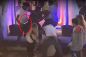 İZMİR'in &Ccedil;eşme il&ccedil;esinde, gece kul&uuml;b&uuml; &ouml;n&uuml;nde darbedilen kadına yardım etmek
