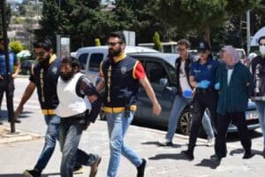 İZMİR'in &Ccedil;eşme il&ccedil;esinde, kayıp ihbarıyla aranırken bir s&uuml;re sonra cesedi