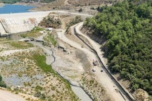 İzmir'in &Ccedil;eşme il&ccedil;esinin i&ccedil;me suyu problemini &ccedil;&ouml;zeceği belirtilen 34 kilometrelik