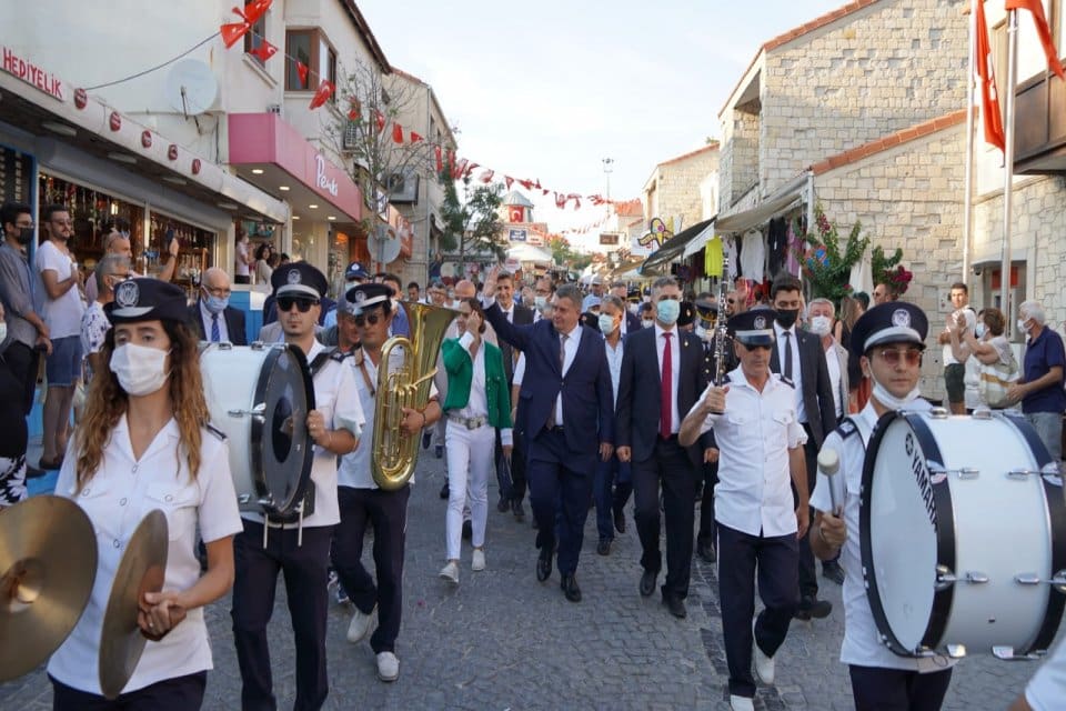 &Ccedil;eşme Belediyesi 15 Eyl&uuml;l Ala&ccedil;atı ve 16 Eyl&uuml;l &Ccedil;eşme&rsquo;nin d&uuml;şman