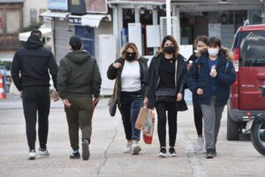 İzmir'in &Ccedil;eşme il&ccedil;esi, yılbaşını ge&ccedil;irmek isteyenlerin akınına uğradı. &Ccedil;eşme Turistik