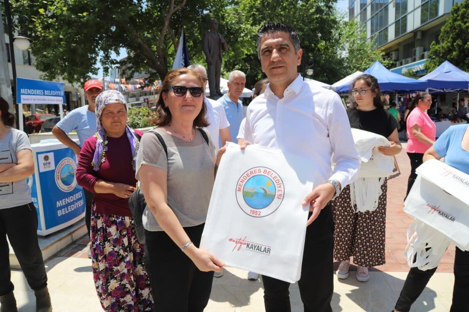 Menderes Belediyesi İklim Değişikliği ve Sıfır Atık M&uuml;d&uuml;rl&uuml;ğ&uuml; &Ccedil;evre Haftası