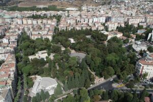 Bornova Belediyesi iklim değişikliğiyle m&uuml;cadele i&ccedil;in uluslararası &ouml;l&ccedil;ekte girişimlerde bulunmaya