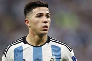 Chelsea, Arajntinli orta saha Enzo Fernandez'i İngiltere rekoru kırarak 121