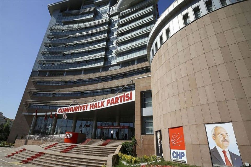 CHP'nin İstanbul Ataşehir'deki temsilciliğine saldıran ve firari olan 8 kişiden