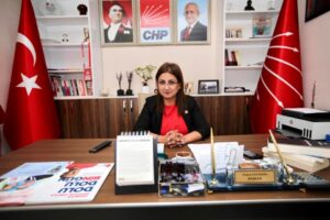 CHP Bayraklı İlçe Başkanı Didem Gültekin, İZDEDA Başkanı Haydar Özkan