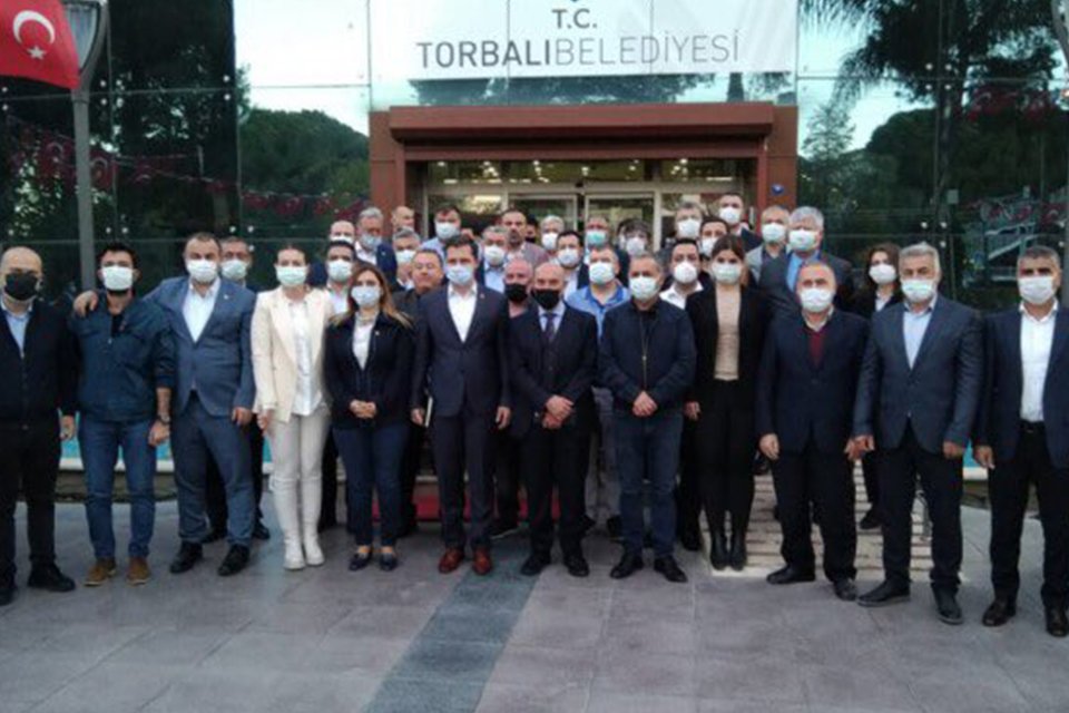 Torbalı Belediye Başkanı İsmail Uygur'un yerine kimin belediye başkanlık koltuğuna