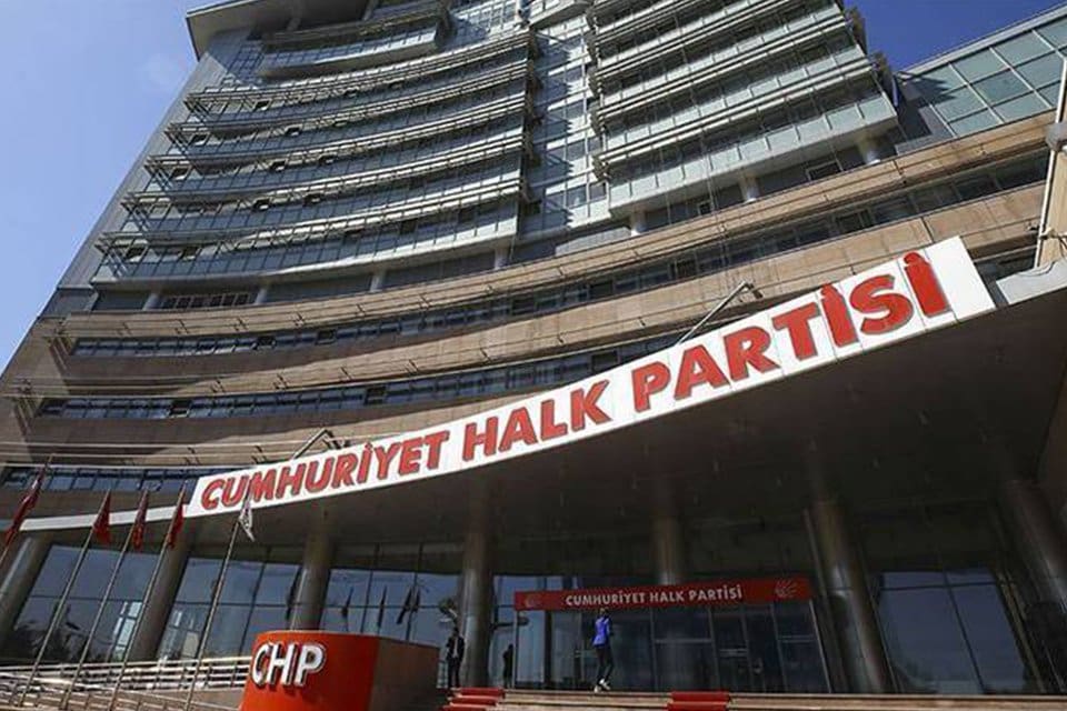 Cumhuriyet Halk Partisi'nde&nbsp;(CHP)&nbsp;milletvekilliği genel se&ccedil;imleri i&ccedil;in aday adaylığı başvurusu, pazartesi