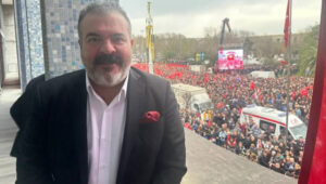 CHP’de istifa eden Onursal Adıgüzel’in yerine Devrim Barış Çelik getirildi.
