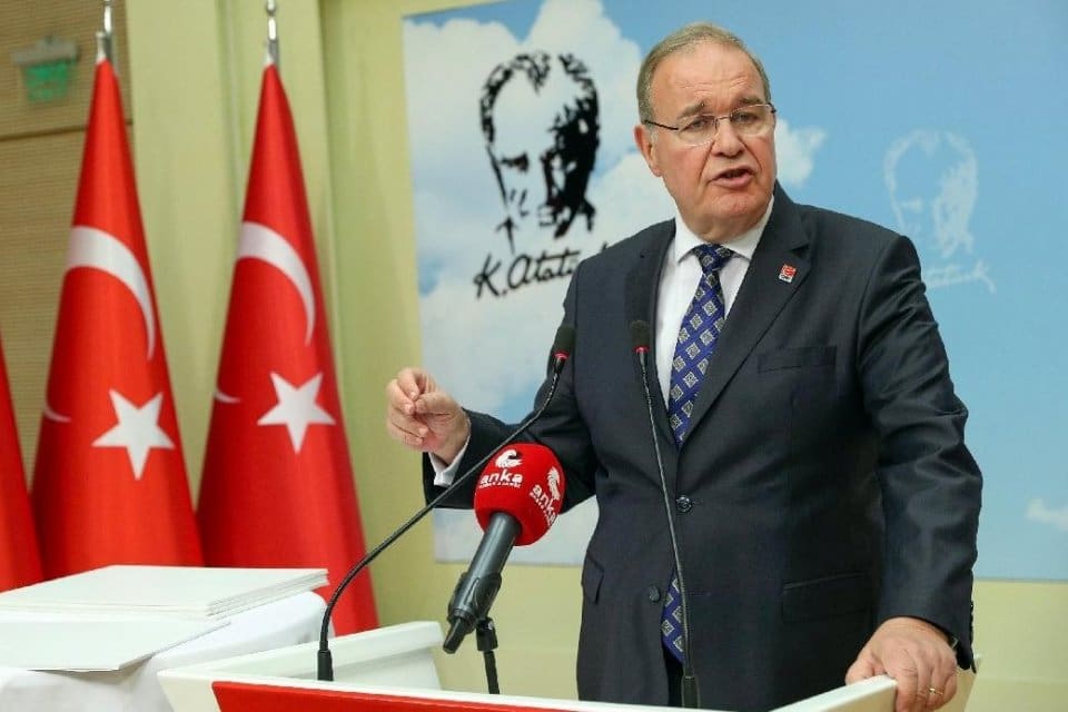 CHP Genel Başkan Yardımcısı ve Parti S&ouml;zc&uuml;s&uuml; Faik &Ouml;ztrak, Amerika