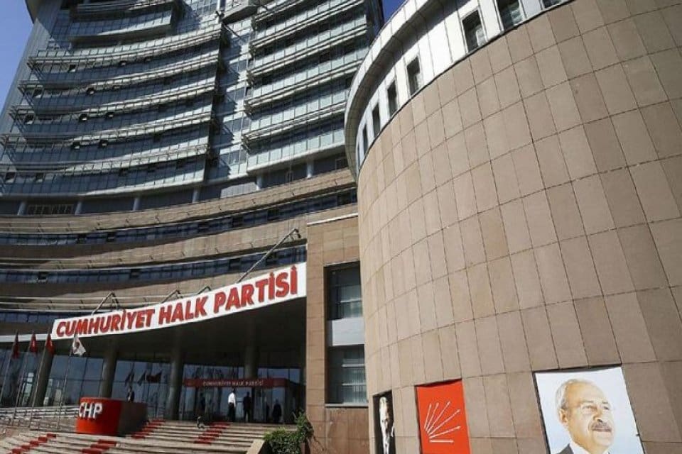 CHP S&ouml;zc&uuml;s&uuml; Faik &Ouml;ztrak, Melih Bulu'nun rekt&ouml;r olarak atandığı ve