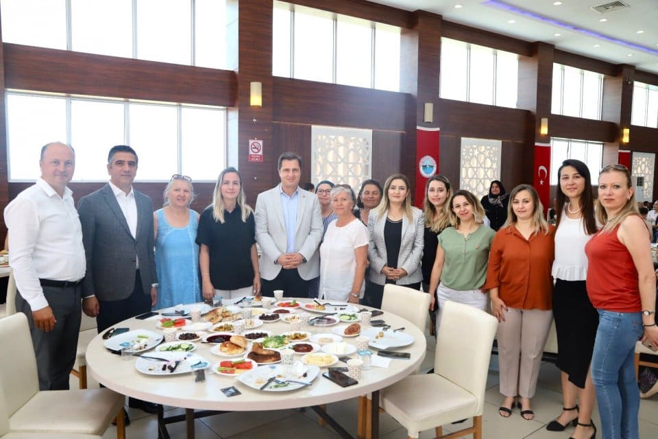 CHP İzmir İl Başkanlığı ve Menderes İl&ccedil;e Başkanlığı&rsquo;nın d&uuml;zenlediği kadın