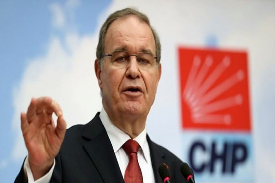 CHP S&ouml;zc&uuml;s&uuml; Faik &Ouml;ztrak "Memur stat&uuml;s&uuml;nde olan bir kişinin siyasi