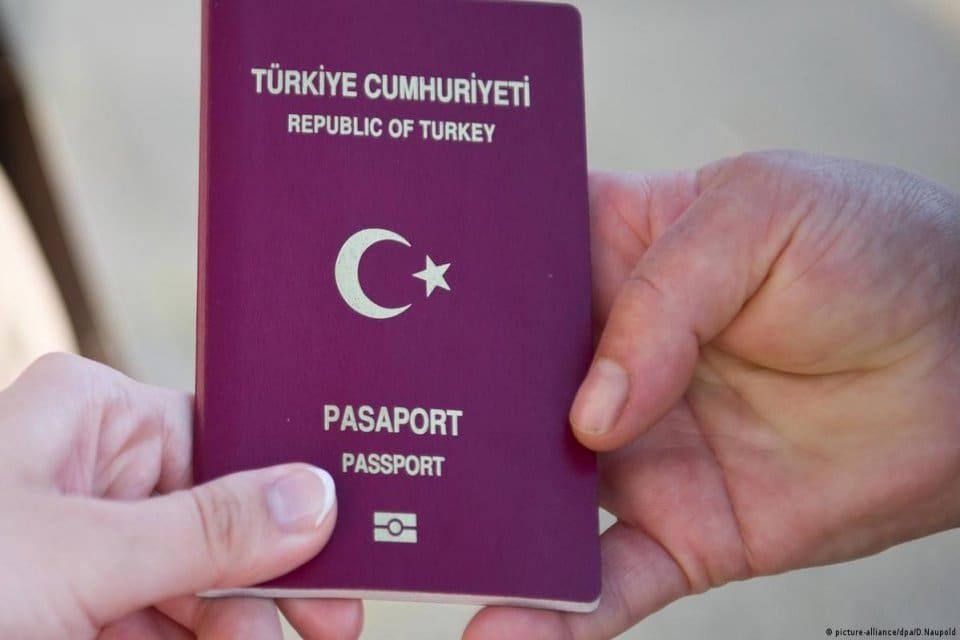 CHP Grup Başkanvekili &Ouml;zg&uuml;r &Ouml;zel, Rus oligarkların bir b&ouml;l&uuml;m&uuml;n&uuml;n yatırım