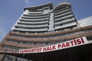 Babası parti üyesi olan bir kadın, bürosuna gittiği CHP Konya İl