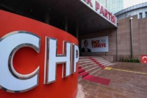 CHP, milletvekillerine gönderdiği Haftalık Bilgilendirme Raporu’nda, 'yeni anayasa' tartışmalarına ilişkin