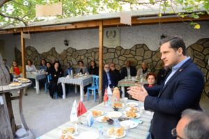 Sahadan mesajlar vermeye devam eden Cumhuriyet Halk Partisi İzmir İl