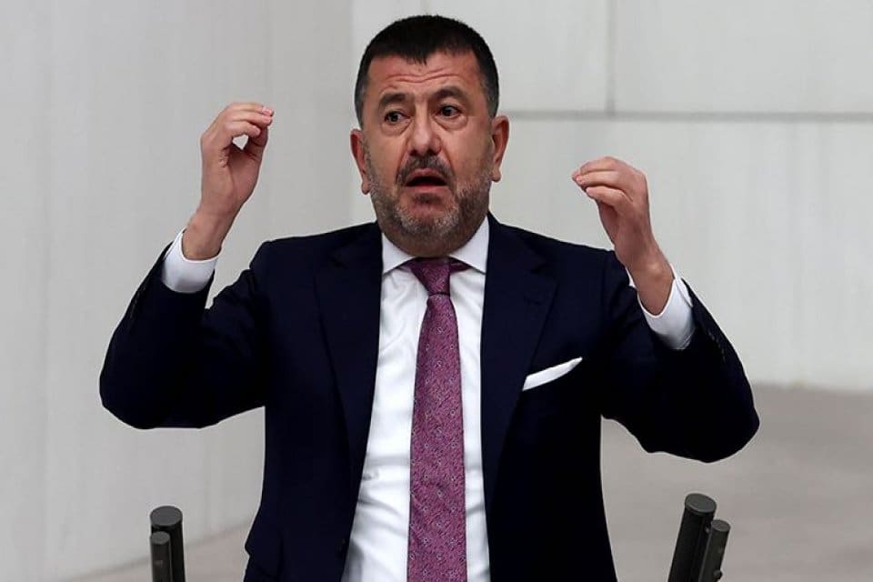 CHP Genel Başkan Yardımcısı&nbsp;Veli Ağbaba, &ldquo;Deprem b&ouml;lgesinden ayrılan insanlara yalvarıyorum,
