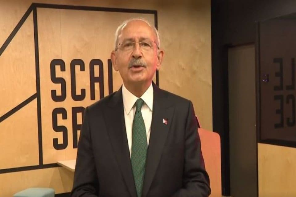 CHP Genel Başkanı Kemal Kılı&ccedil;daroğlu, temaslarda bulunmak i&ccedil;in gittiği İngiltere'nin
