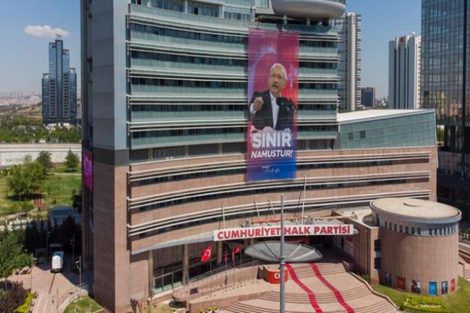 Cumhuriyet Halk Partisi'nin genel merkezine CHP Genel Başkanı Kemal Kılı&ccedil;daroğlu'nun