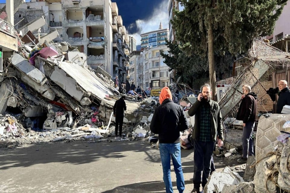 CHP deprem nedeniyle g&ouml;&ccedil; eden ancak bulunduğu ile se&ccedil;men kaydını