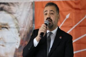 Cumhuriyet Halk Partisi İzmir İl Başkanı Şenol Aslanoğlu Deprem b&ouml;lgesine