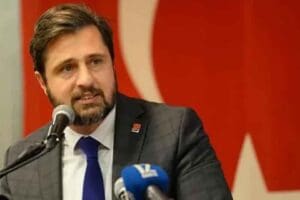 Buca Metrosu tartışmasında Adalet ve Kalkınma Partisi y&ouml;neticilerinin eleştirilerine yanıt