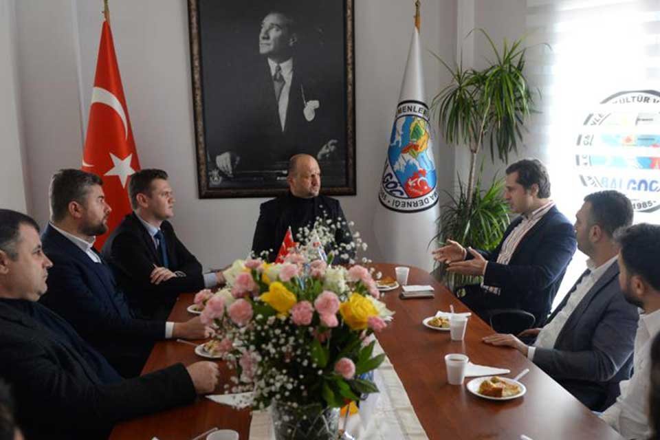 Cumhuriyet Halk Partisi (CHP) İzmir İl Başkanı Deniz Y&uuml;cel, İzmir