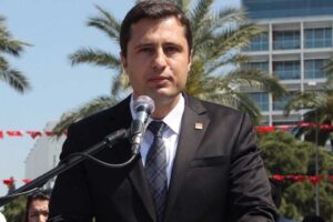 Cumhuriyet Halk Partisi (CHP) İzmir İl Başkanı Deniz Y&uuml;cel, İ&ccedil;işleri