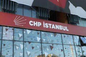 İstanbul Seyrantepe'deki CHP İl Başkanlığı binası yakınlarında silahla ateş ettikten