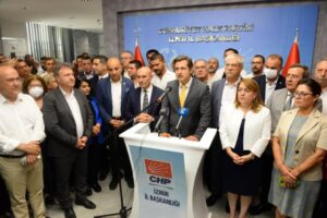 CHP İzmir İl Başkanlığı'ndaki bayramlaşmada konuşan İl Başkanı Deniz Yücel,