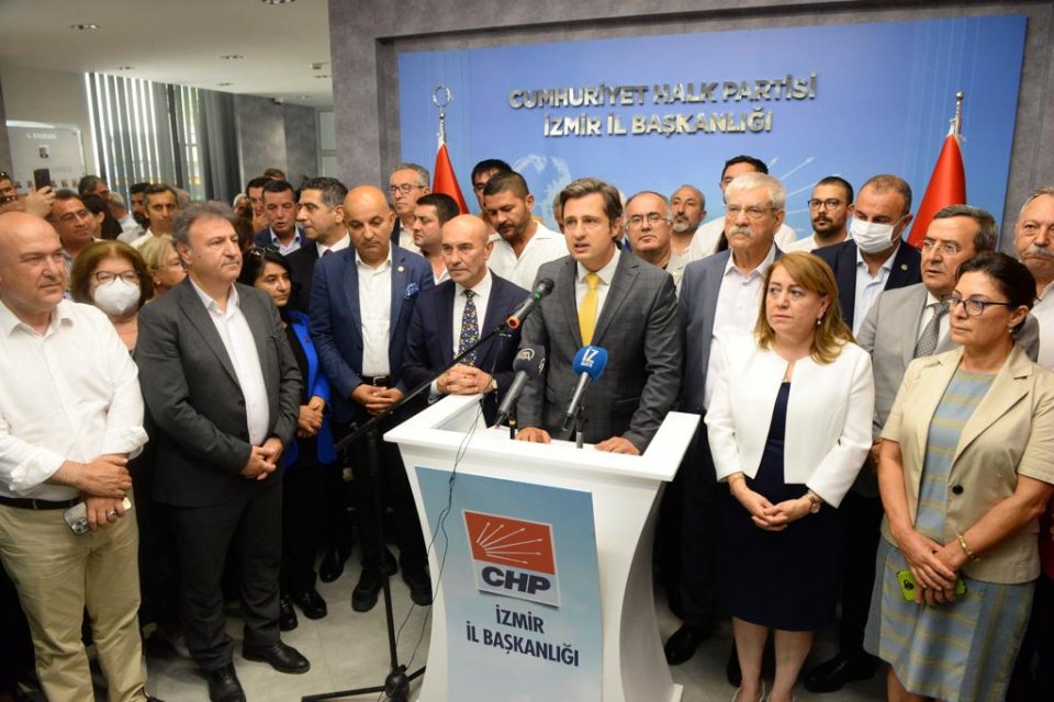 CHP İzmir İl Başkanlığı'ndaki bayramlaşmada konuşan İl Başkanı Deniz Yücel,