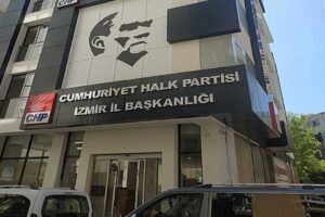 Cumhuriyet Halk Partisi (CHP) İzmir İl Başkanı Deniz Y&uuml;cel ve