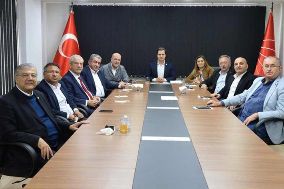 Cumhuriyet Halk Partisi (CHP) İzmir İl Başkanı Deniz Y&uuml;cel, İzmir