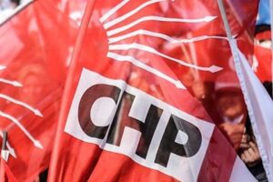 CHP Bal&ccedil;ova il&ccedil;e başkanlığı g&ouml;revini y&uuml;r&uuml;ten Binnur Akın başkanlıktan istifa