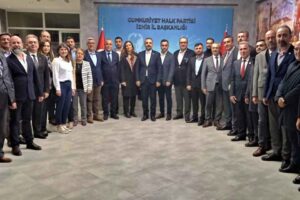 Cumhuriyet Halk Partisi’nin yeni atanan İzmir İl yönetim kurulu ilk