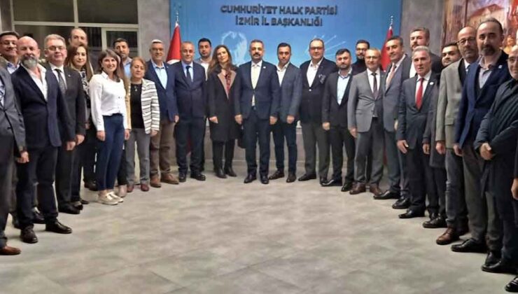 CHP İzmir'de yeni yönetimin ilk toplantısı ve ilk mesaj