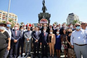 CHP İzmir 30 Ağustos Zafer Bayramı kutlaması i&ccedil;in Cumhuriyet Meydanı'ndaki