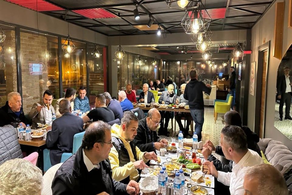 Cumhuriyet Halk Partisi İzmir İl Başkanı Şenol Aslanoğlu, ramazan ayı