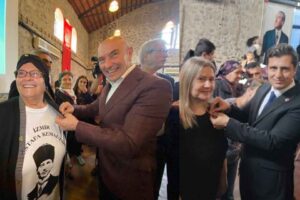 CHP İzmir İl Başkanlığı, partiye yeni katılan 500 üye için