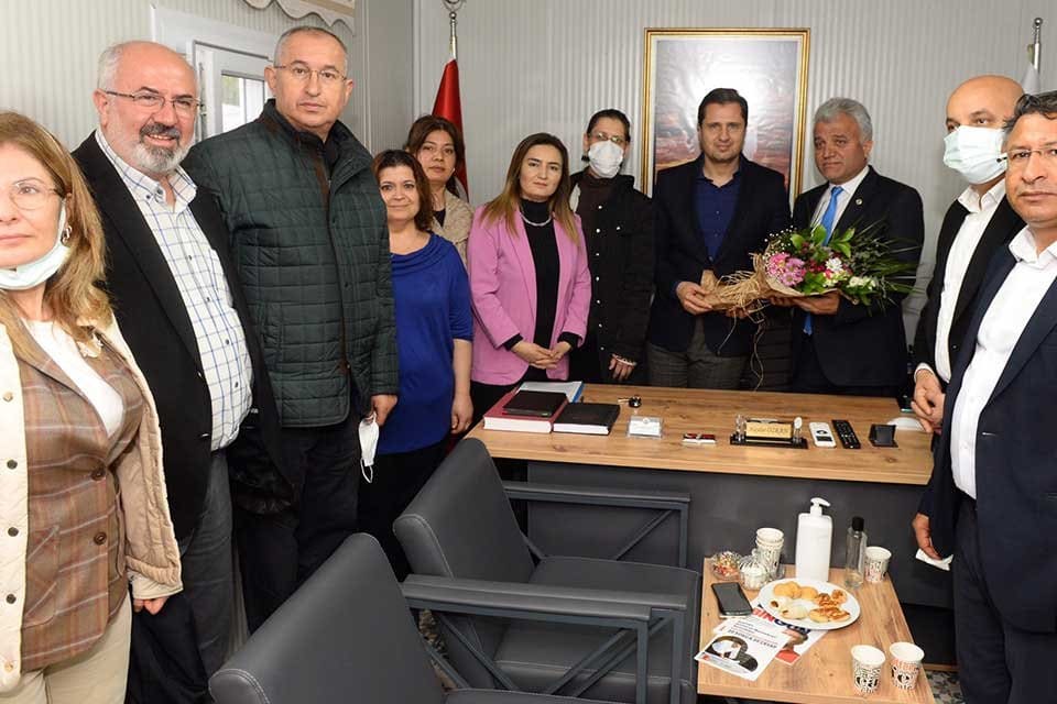 Cumhuriyet Halk Partisi (CHP) İzmir İl Başkanı Deniz Y&uuml;cel, saha