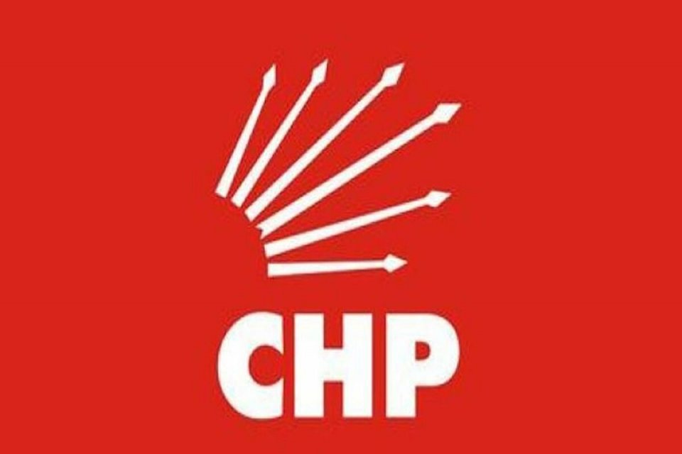 CHP İzmir İl Başkanı Deniz Y&uuml;cel başkanlığında toplanan CHP İzmir