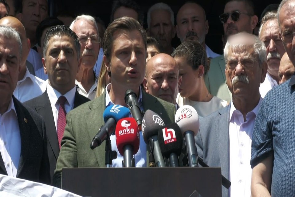 Menderes Belediye Başkanı Mustafa Kayalar'ın yürütülen soruşturma kapsamında önce adli