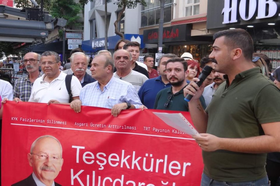 CHP  Konak Gençlik kolları KYK borçlarındaki faizin kaldırılmasında öncü olan