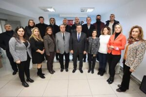 Konak Belediye Başkanı Abd&uuml;l Batur CHP Konak İl&ccedil;e &Ouml;rg&uuml;t&uuml;n&uuml;,&nbsp; yeni