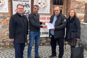 CHP Konak İl&ccedil;e Başkanı&nbsp;Akın K&uuml;&ccedil;&uuml;koğulları ve y&ouml;netim kurulu &uuml;yeleri İzmir