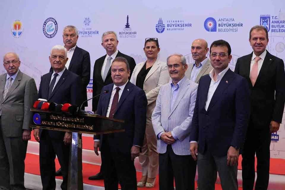 CHP'li 11 il belediye başkanı ortak bir a&ccedil;ıklama yaparak Cumhurbaşkanlığı