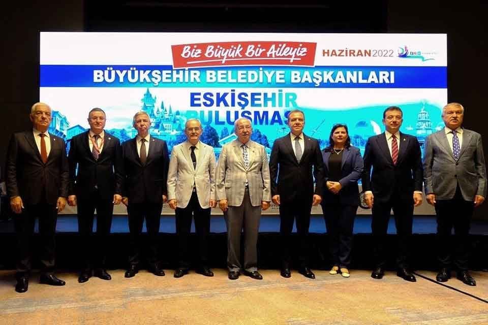 CHP&rsquo;li 11 b&uuml;y&uuml;kşehir belediye başkanı ortak bildiri yayımlayarak ekonomik krizin