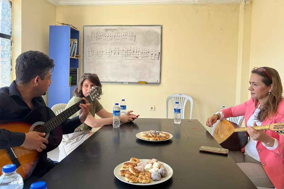 Genel Başkan Yardımcısı Gamze Akkuş İlgezdi İzmir Müzisyenler Derneğini ziyaret